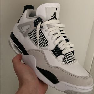 BUYING NIKE DUNKS AND RETRO JORDANS